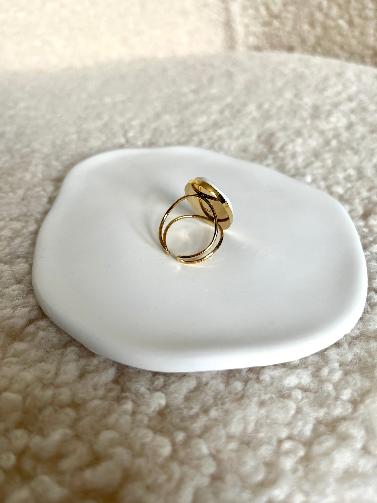 Bague Romane blanche