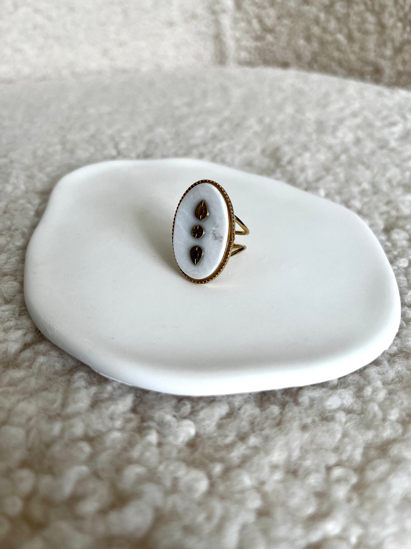 Bague Romane blanche